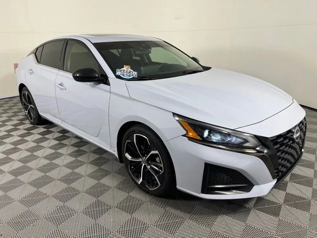 2023 Nissan Altima 2.5 SR's photo