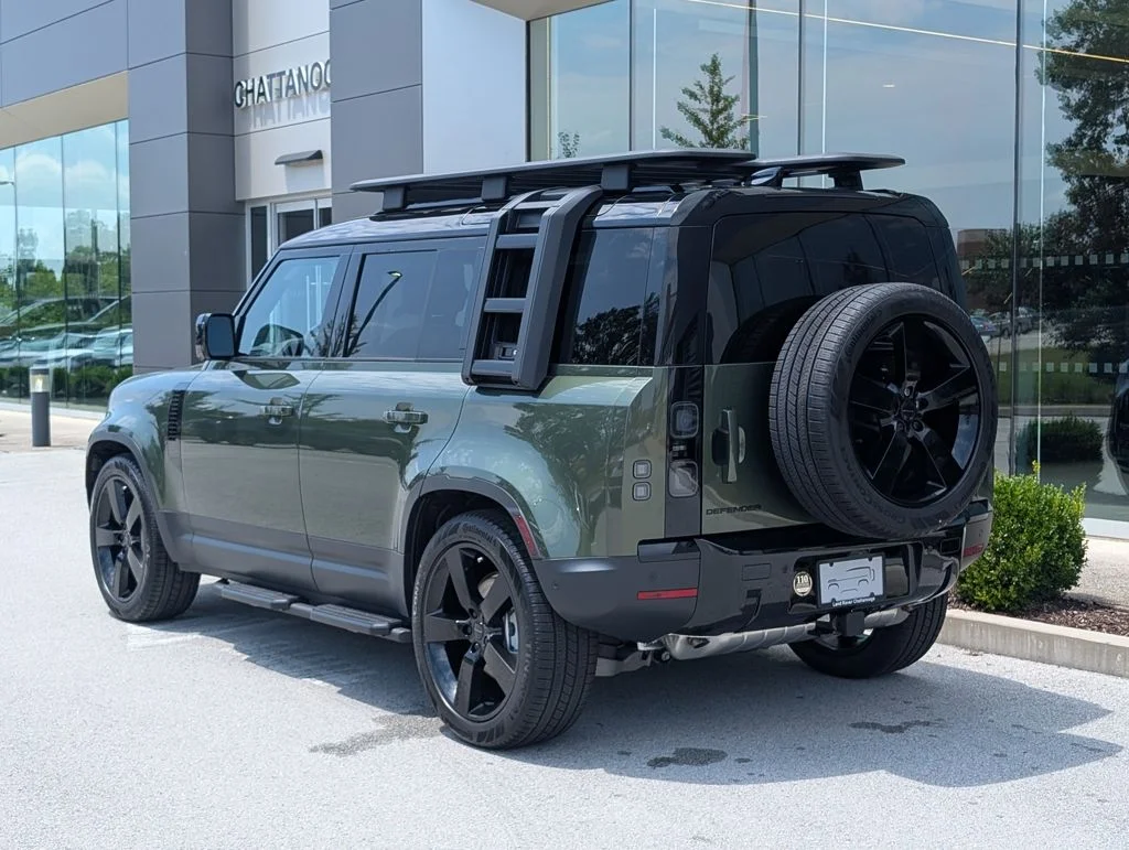 New 2026 Woolstone Green Land Rover S image 3