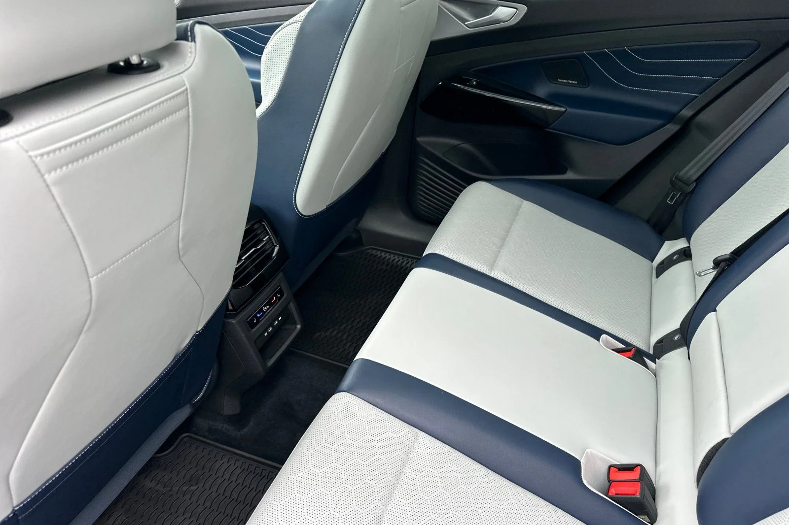 2025 Volkswagen ID.4 PRO S PLUS - Photo 10