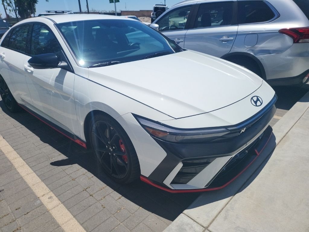 Used 2025 Atlas White Hyundai Base image 2
