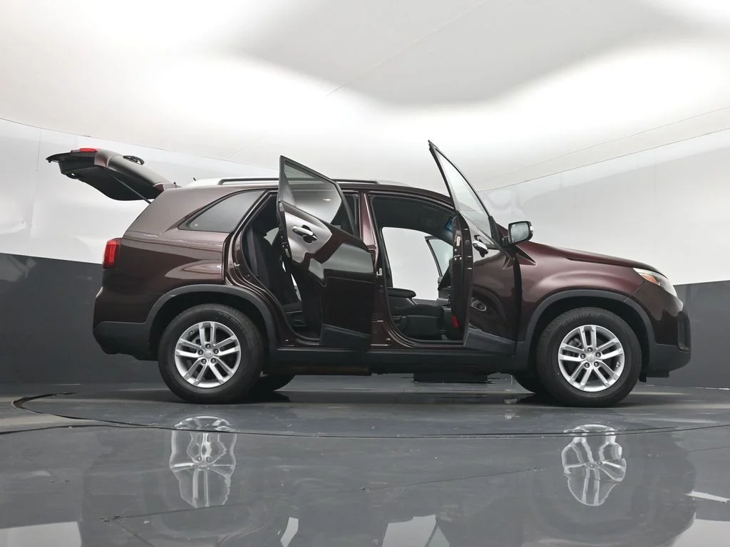 Used 2015 Red Kia LX image 7