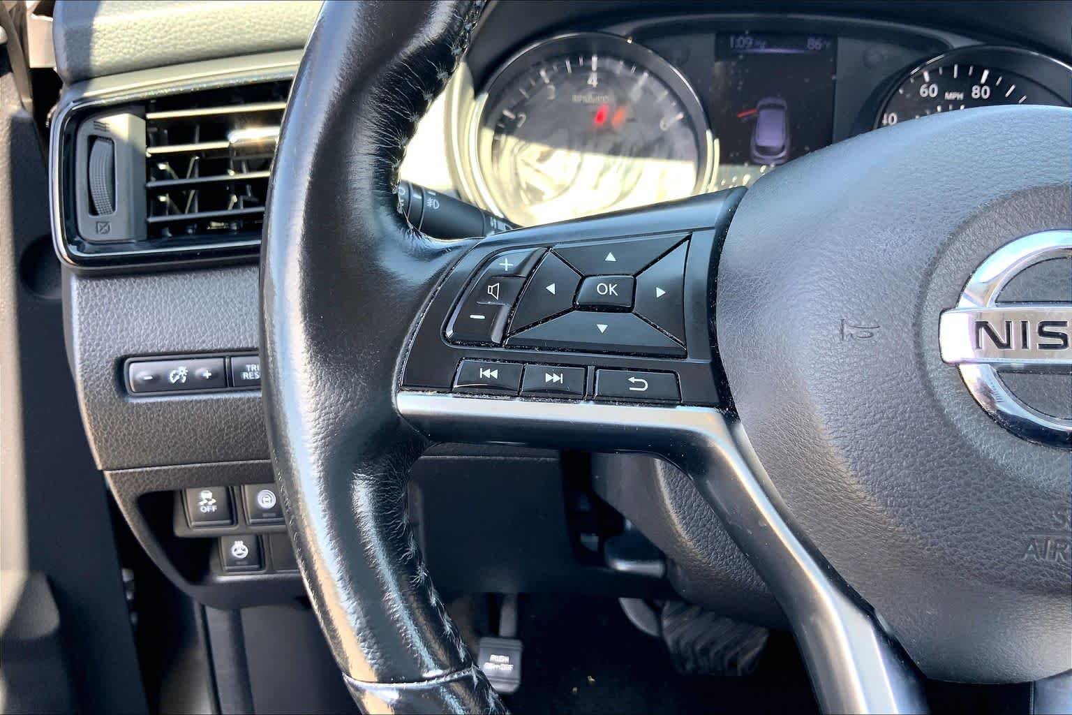 Used 2018 Gun Metallic Nissan SL image 23