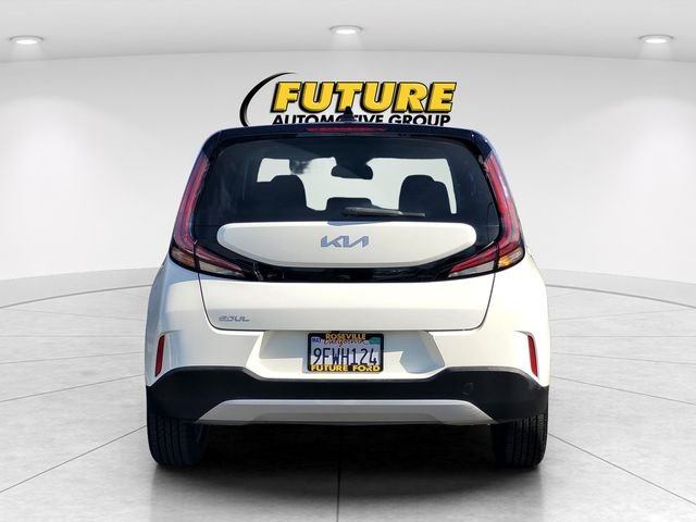 Used 2023 White Kia S image 5