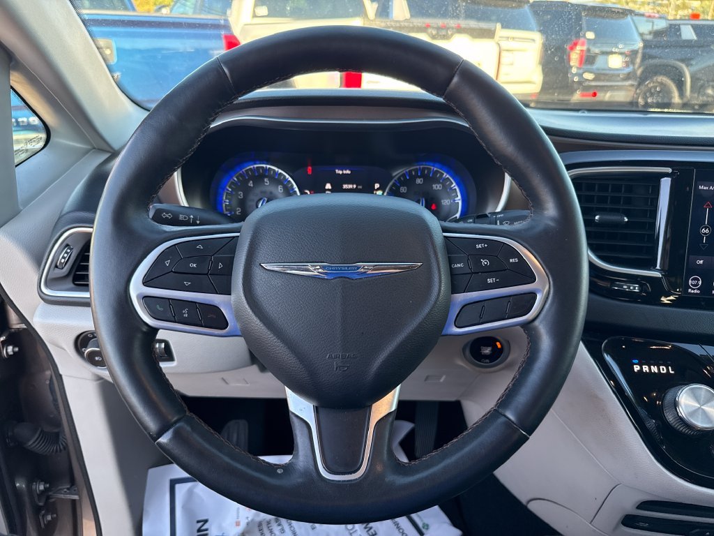 Used 2018 Silver Chrysler Touring L Plus image 17