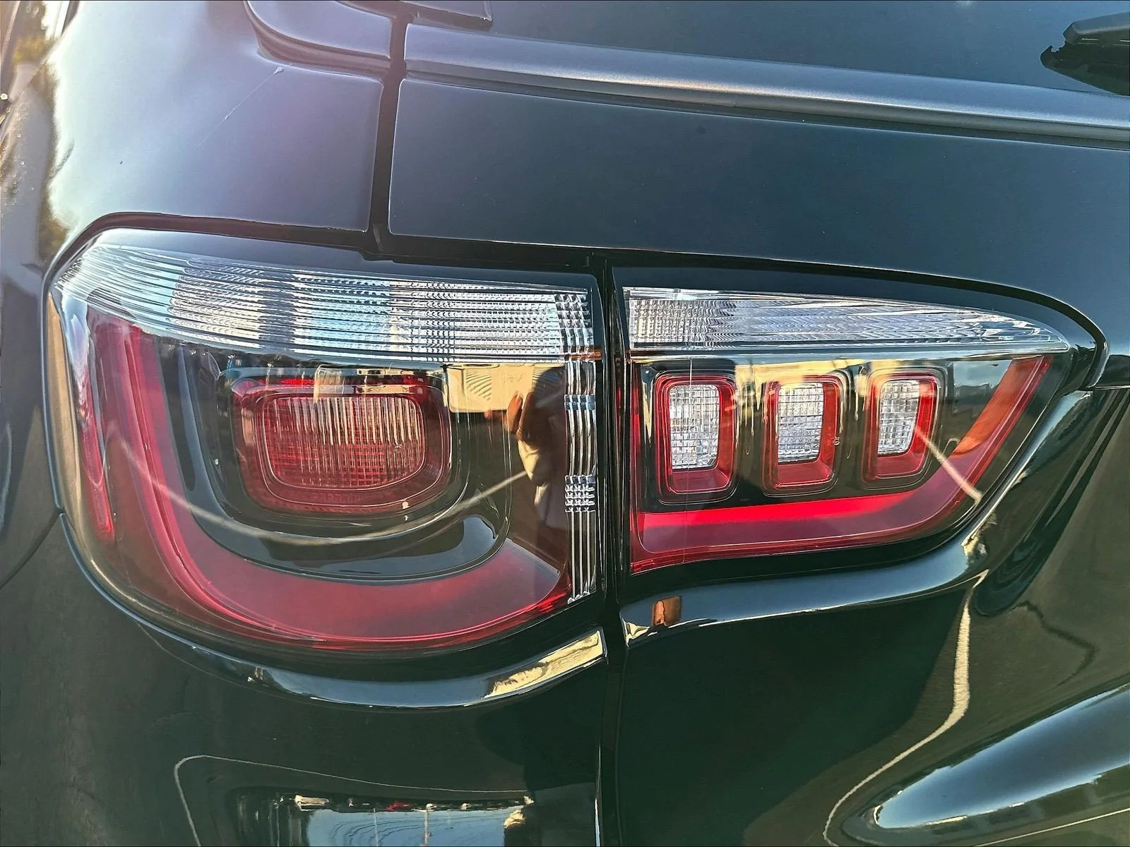 Used 2022 Diamond Black Jeep Trailhawk image 24