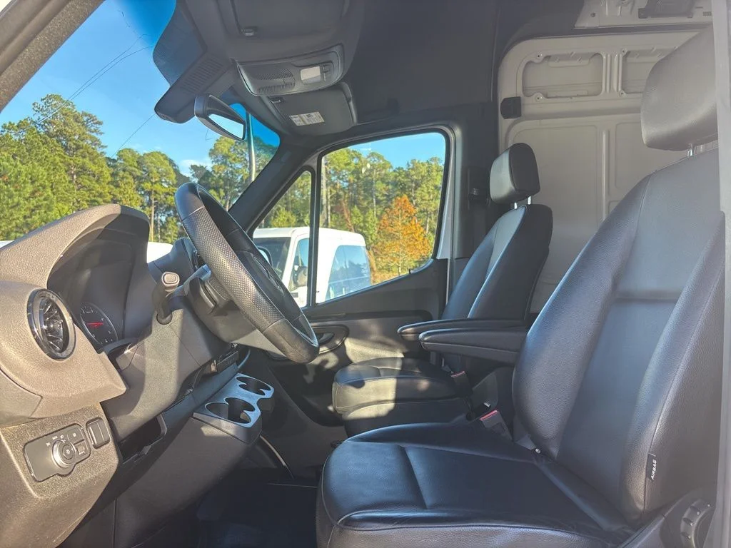 Used 2025 Arctic White Mercedes-Benz Cargo 170 WB image 35