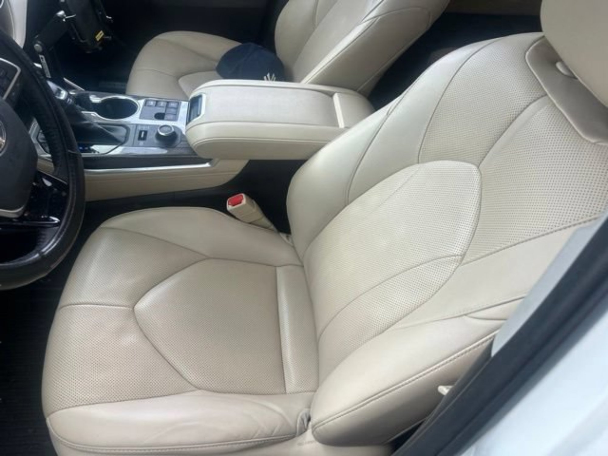 Used 2023 Pearl Toyota Limited image 8