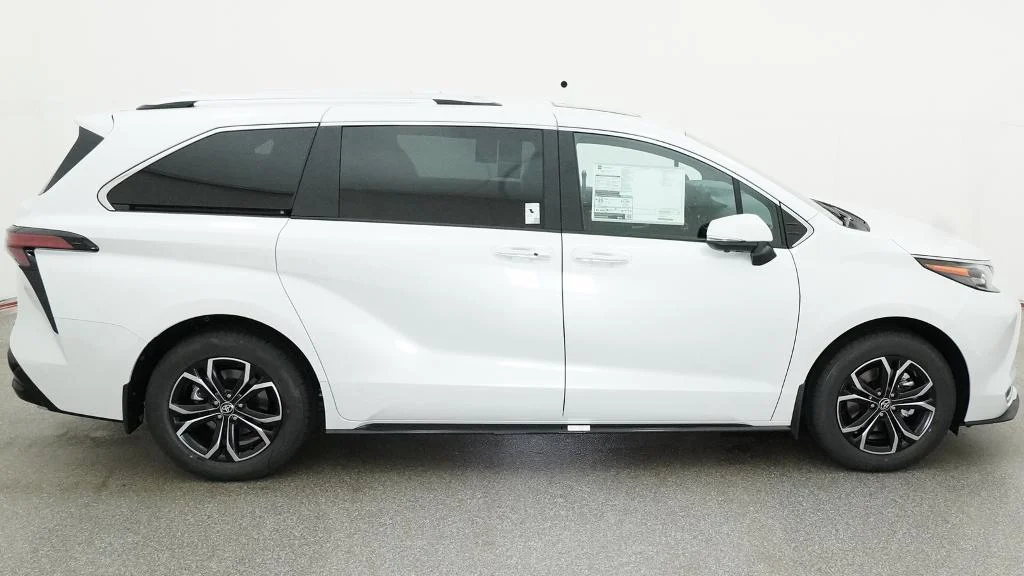 New 2026 Wind Chill Pearl Toyota Platinum image 14
