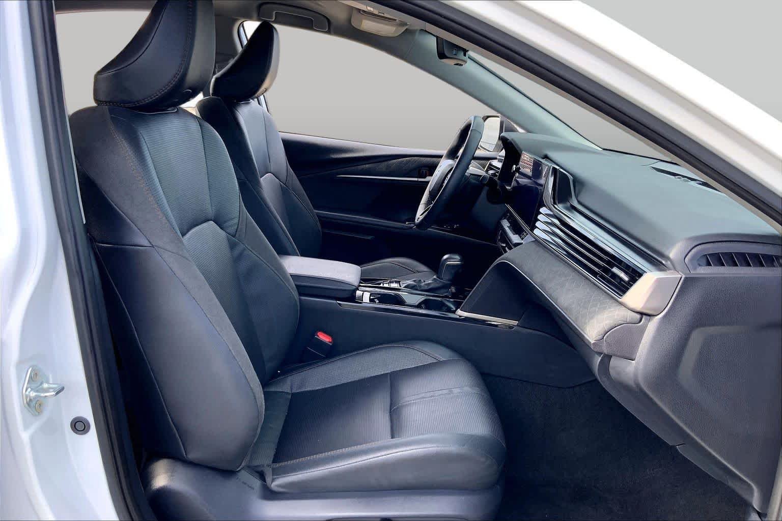 Used 2025 Wind Chill Pearl Toyota XLE image 9