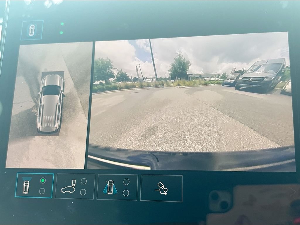 Used 2025 Summit White GMC Elevation image 32