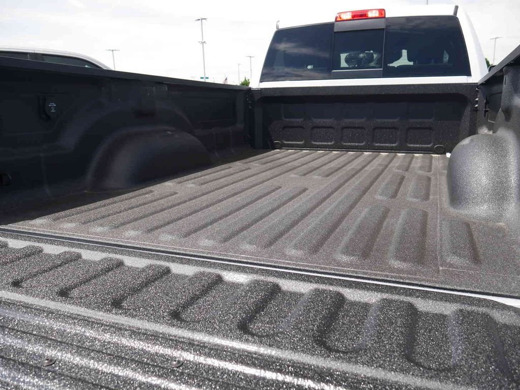 New 2026 Bright White Clear-Coat Exterior Paint RAM TRADESMAN image 9