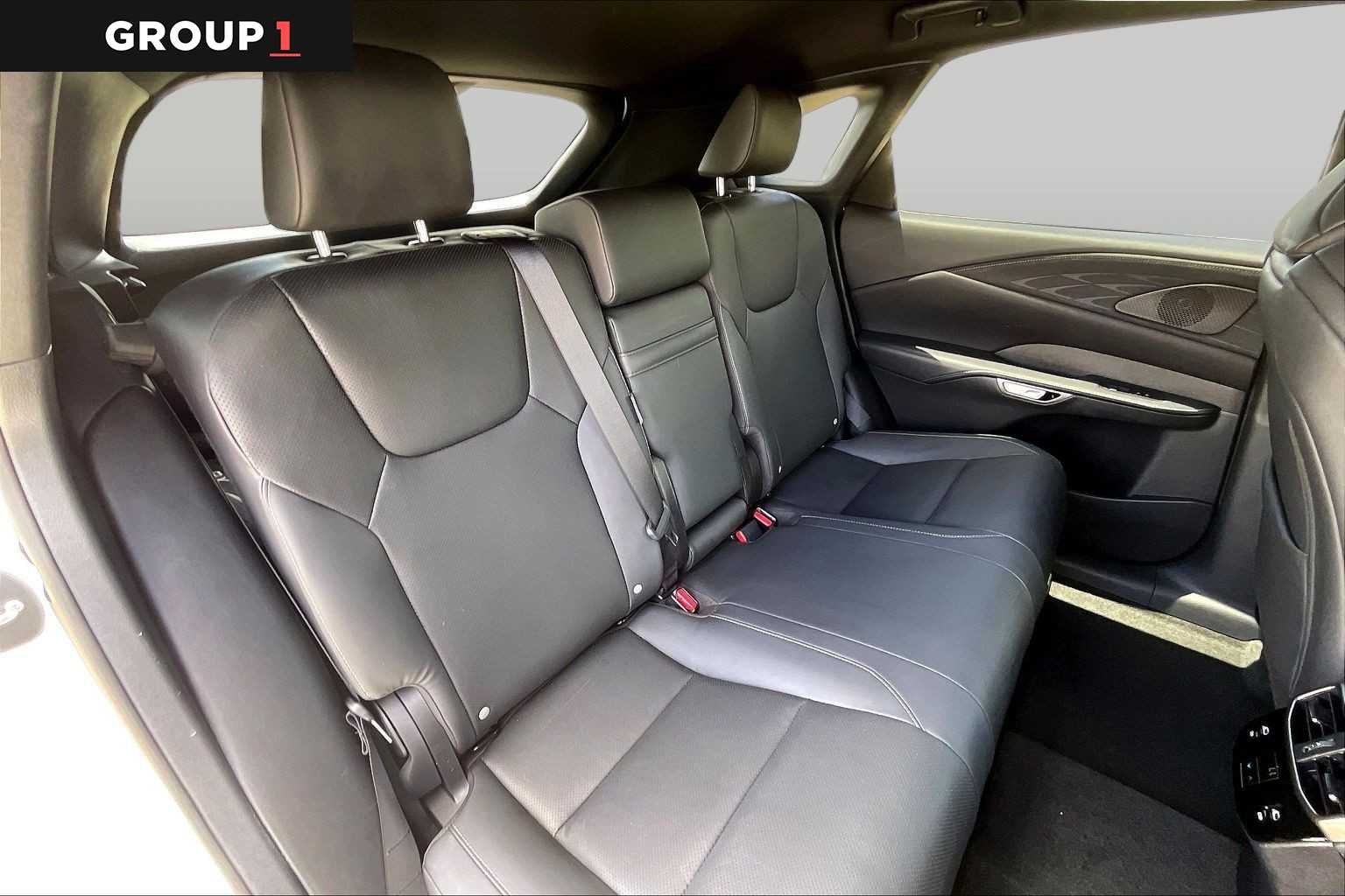 Used 2023 Ultra White Lexus F SPORT Handling image 18