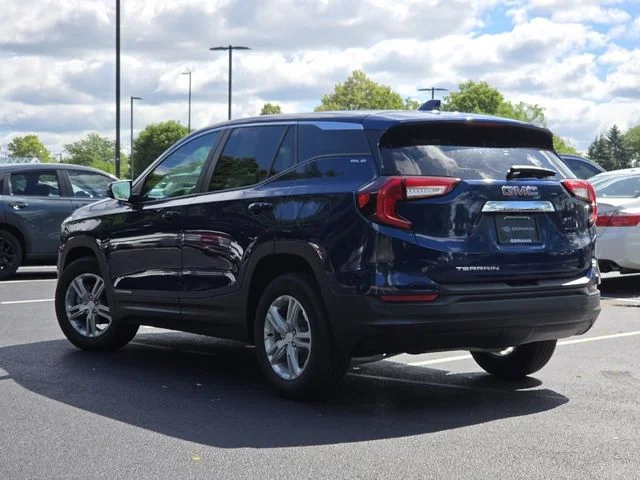 Used 2023 Marine Metallic GMC SLE image 16