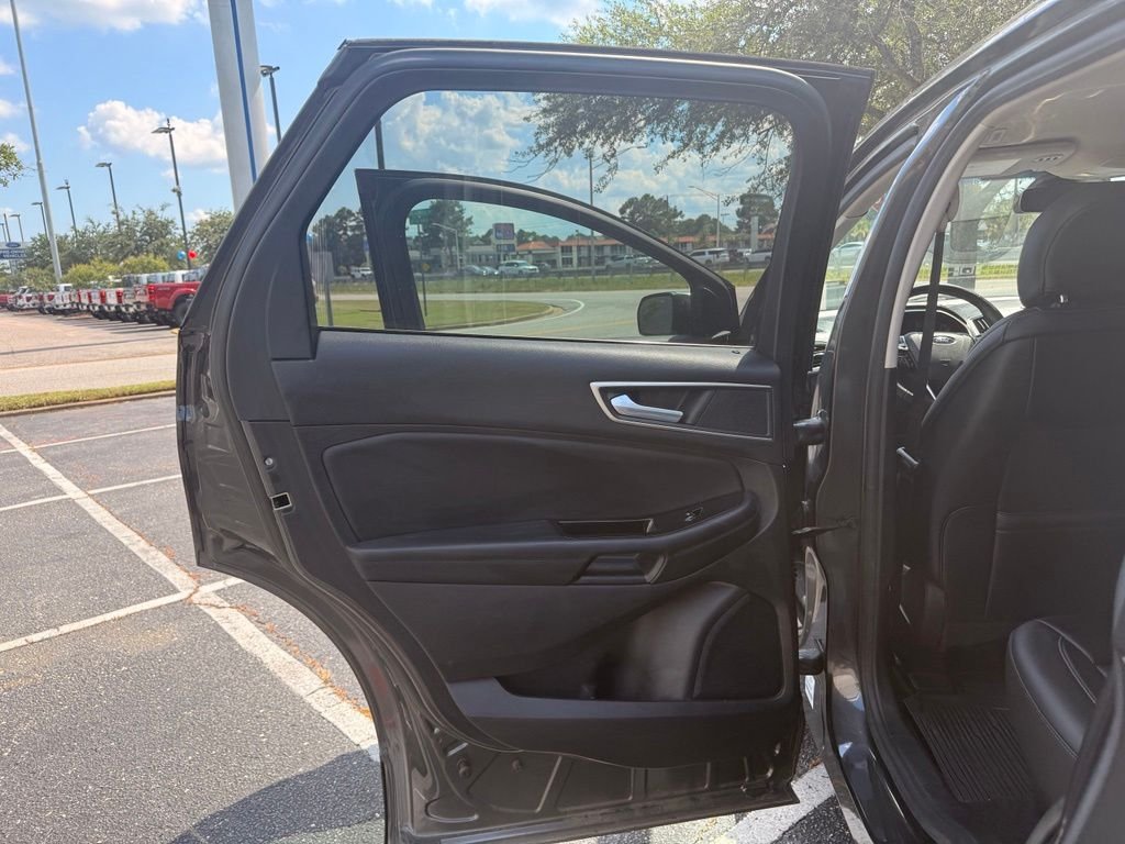 Used 2019 Gray Ford SEL image 6