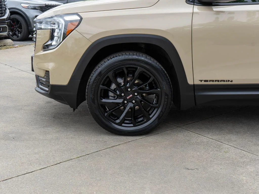 Used 2023 Beige GMC SLE image 27