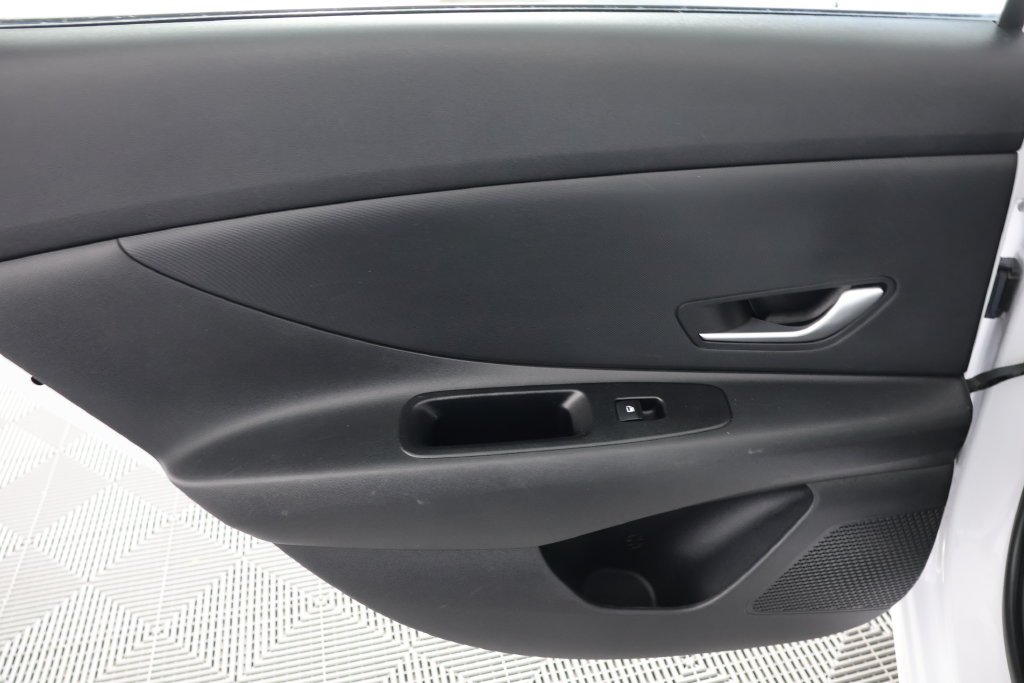Used 2023 White Hyundai Blue image 26