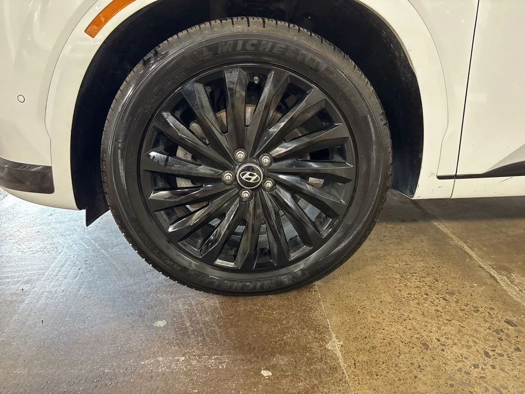 Used 2025 White Hyundai Calligraphy Night Edition image 9