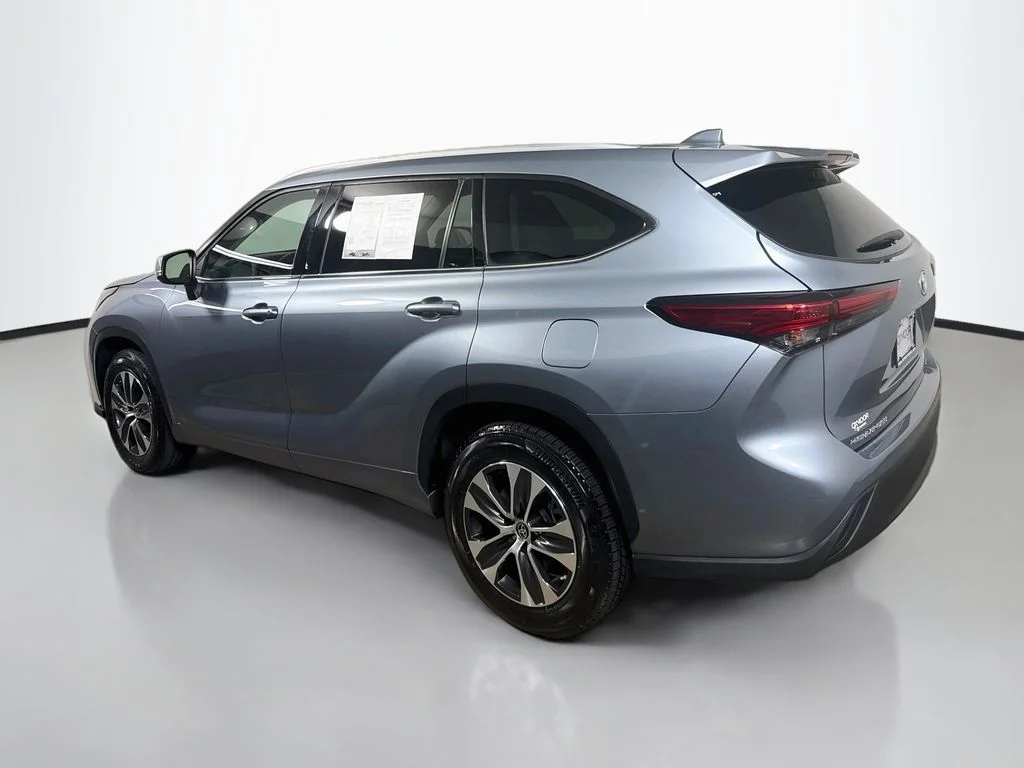 Used 2022 Moon Dust Toyota Hybrid XLE image 5