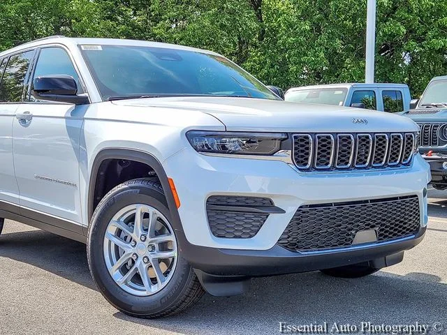 New 2026 Bright White Clearcoat Jeep Laredo image 2