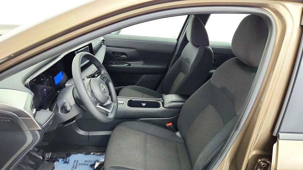 Used 2025 Canyon Bronze Metallic Nissan S FWD image 18