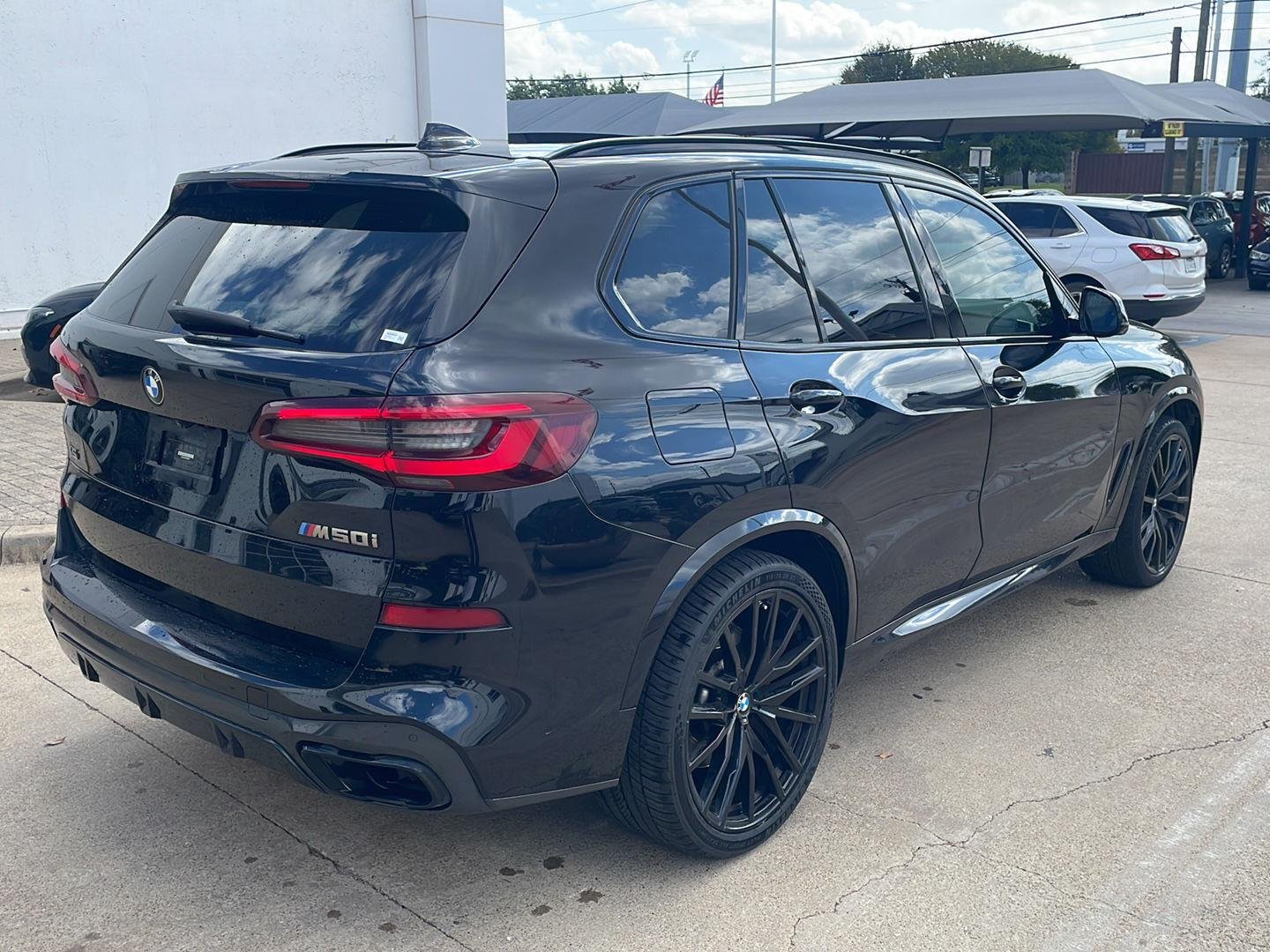 Used 2022 Black Sapphire Metallic BMW M50i image 2