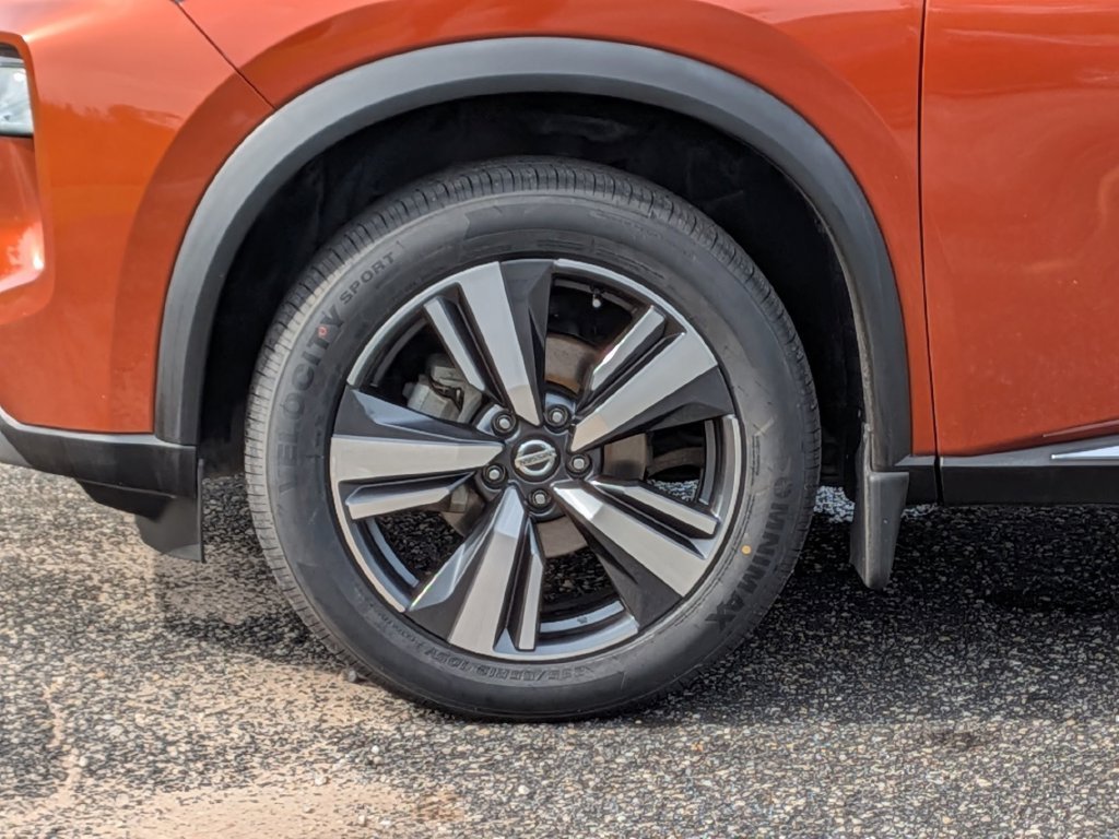 Used 2021 Orange Nissan SL image 12