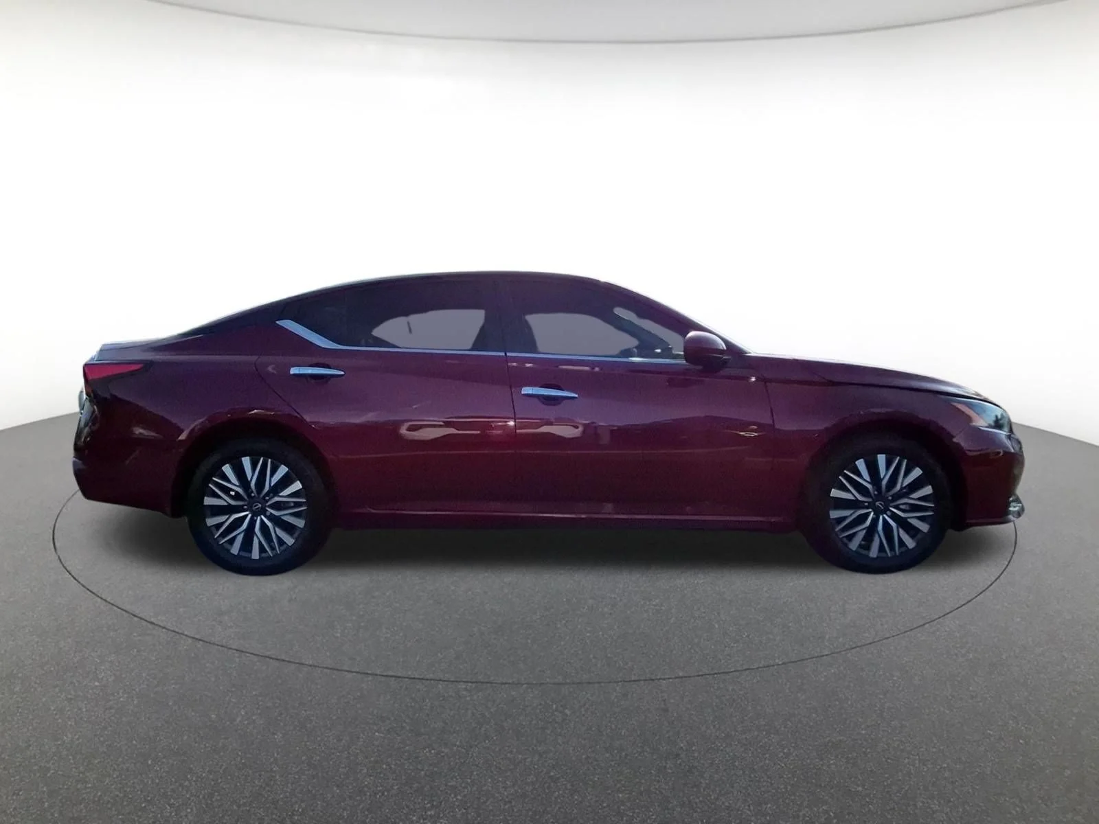 Used 2024 Scarlet Ember Nissan 2.5 SV image 4
