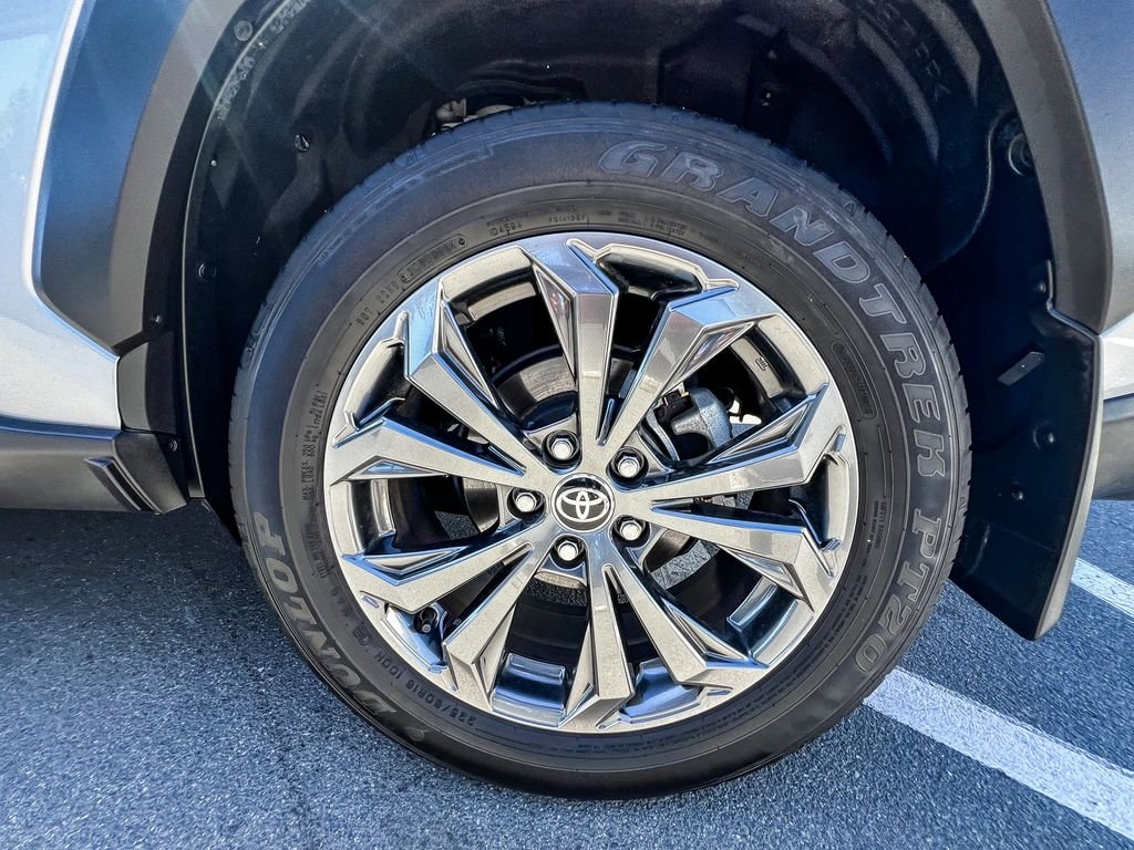 Used 2024 Silver Sky Metallic Toyota XLE Premium image 9