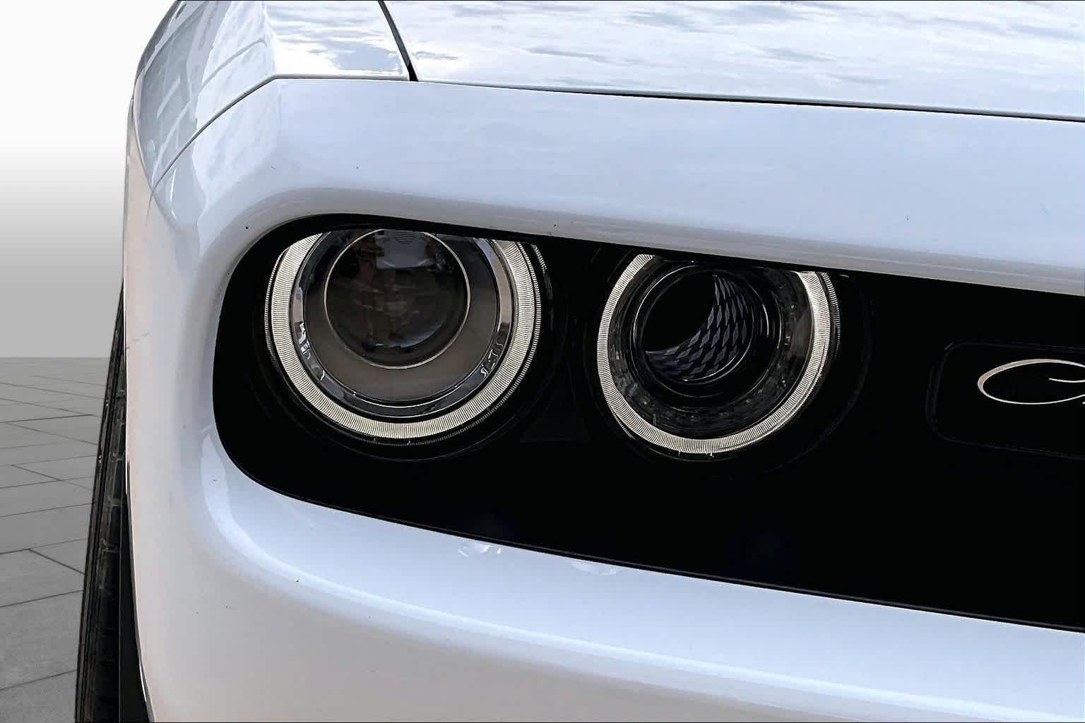 Used 2023 White Knuckle Clearcoat Dodge R/T Scat Pack image 27