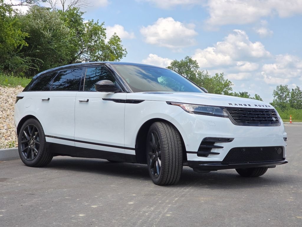 New 2026 Fuji White Land Rover Dynamic se image 8