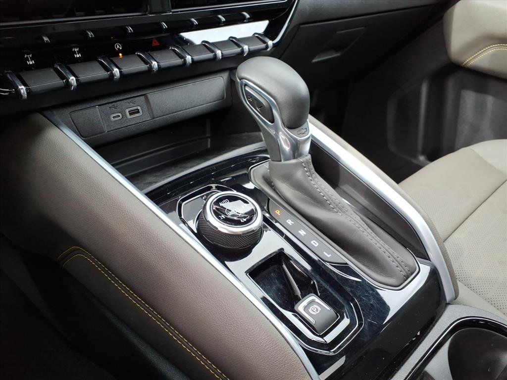 Used 2025 Black Chevrolet ZR2 image 19