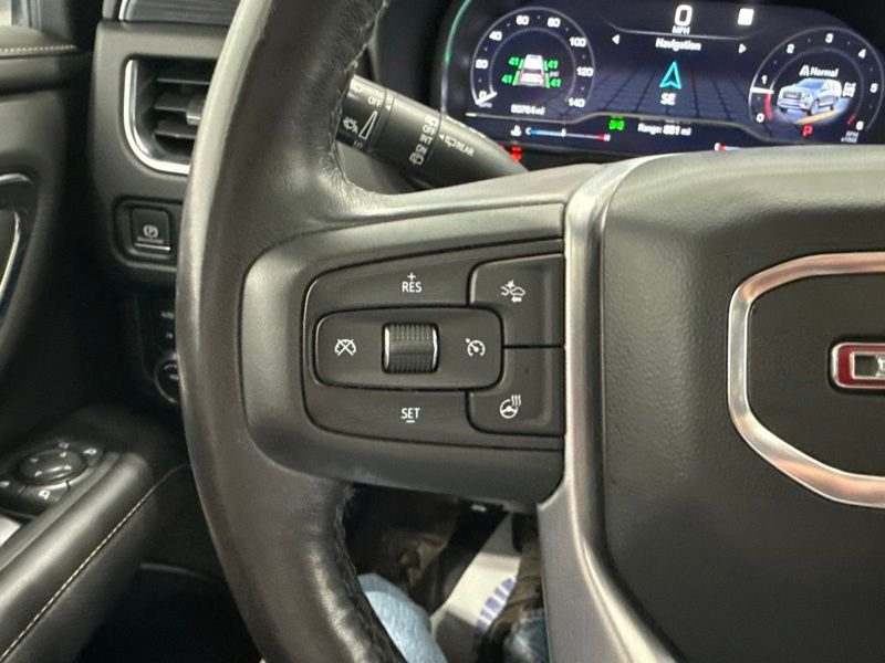 Used 2022 White GMC SLT image 31