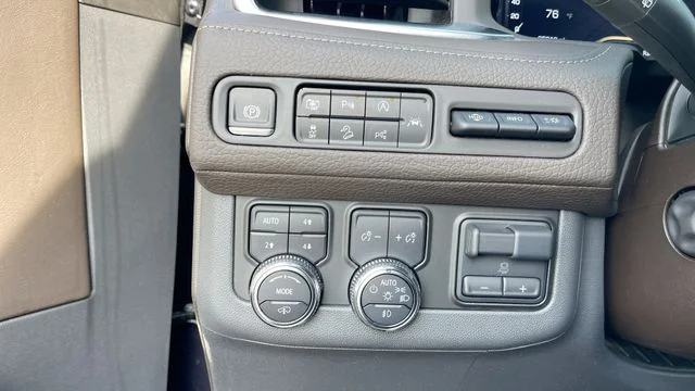 2024 GMC Yukon Denali - Photo 18