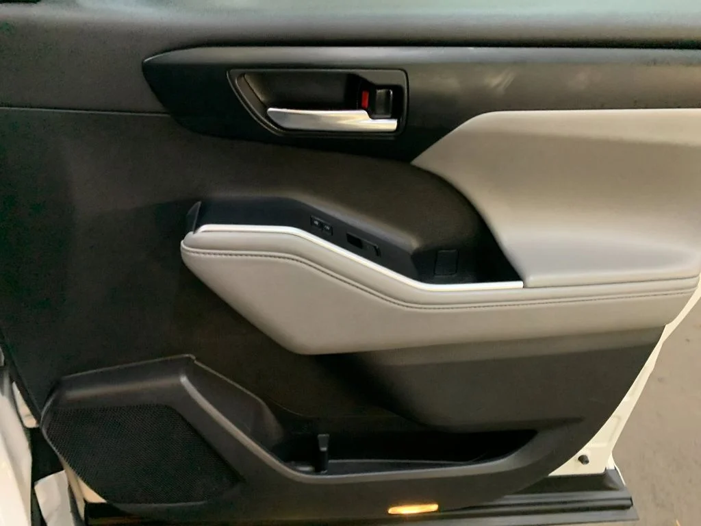 Used 2022 Beige Toyota XLE image 22