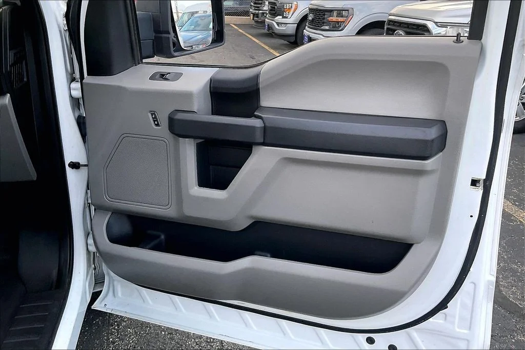 Used 2019 White Ford XL image 23