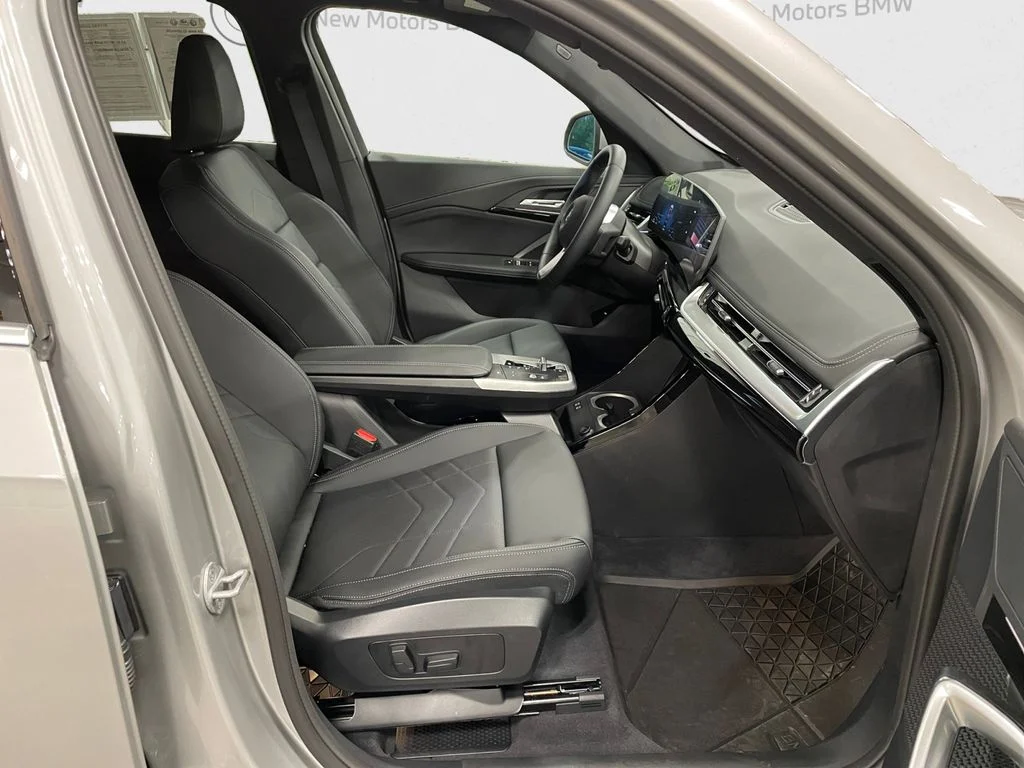 Used 2026 Silver Metallic BMW xDrive28i image 15