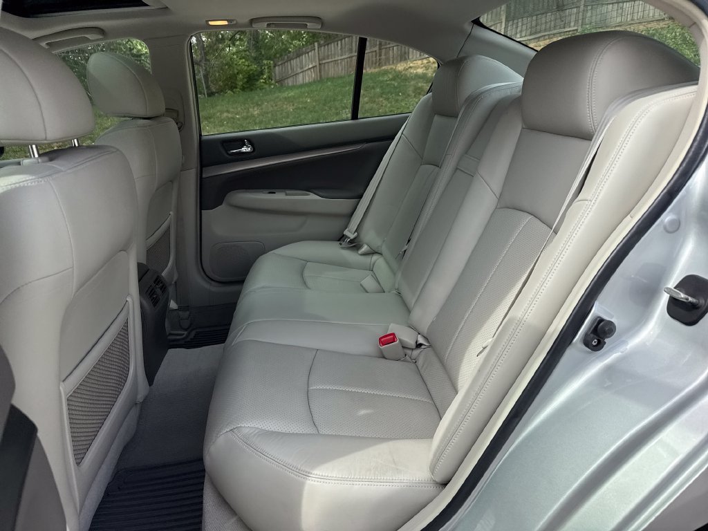 Used 2010 Silver INFINITI X image 17