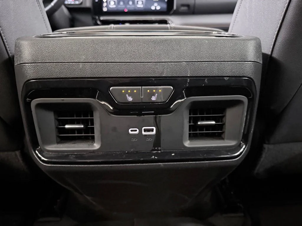 Used 2023 White GMC AT4 image 34