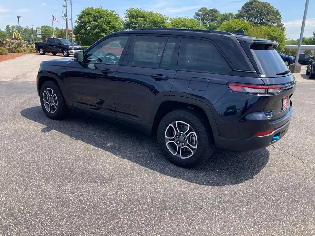 New 2024 Midnight Sky Exterior Paint Jeep Trailhawk 4xe image 3