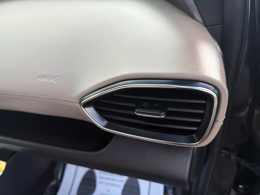 Used 2023 Black Hyundai SEL image 18