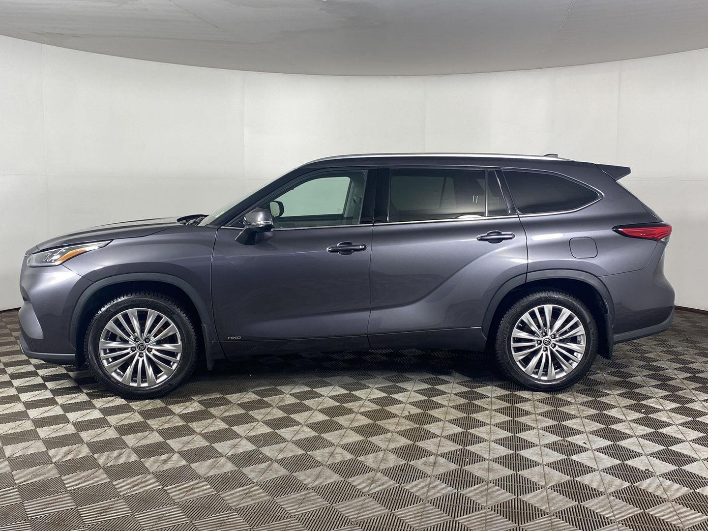 Used 2022 Magnetic Gray Metallic Toyota Platinum image 28