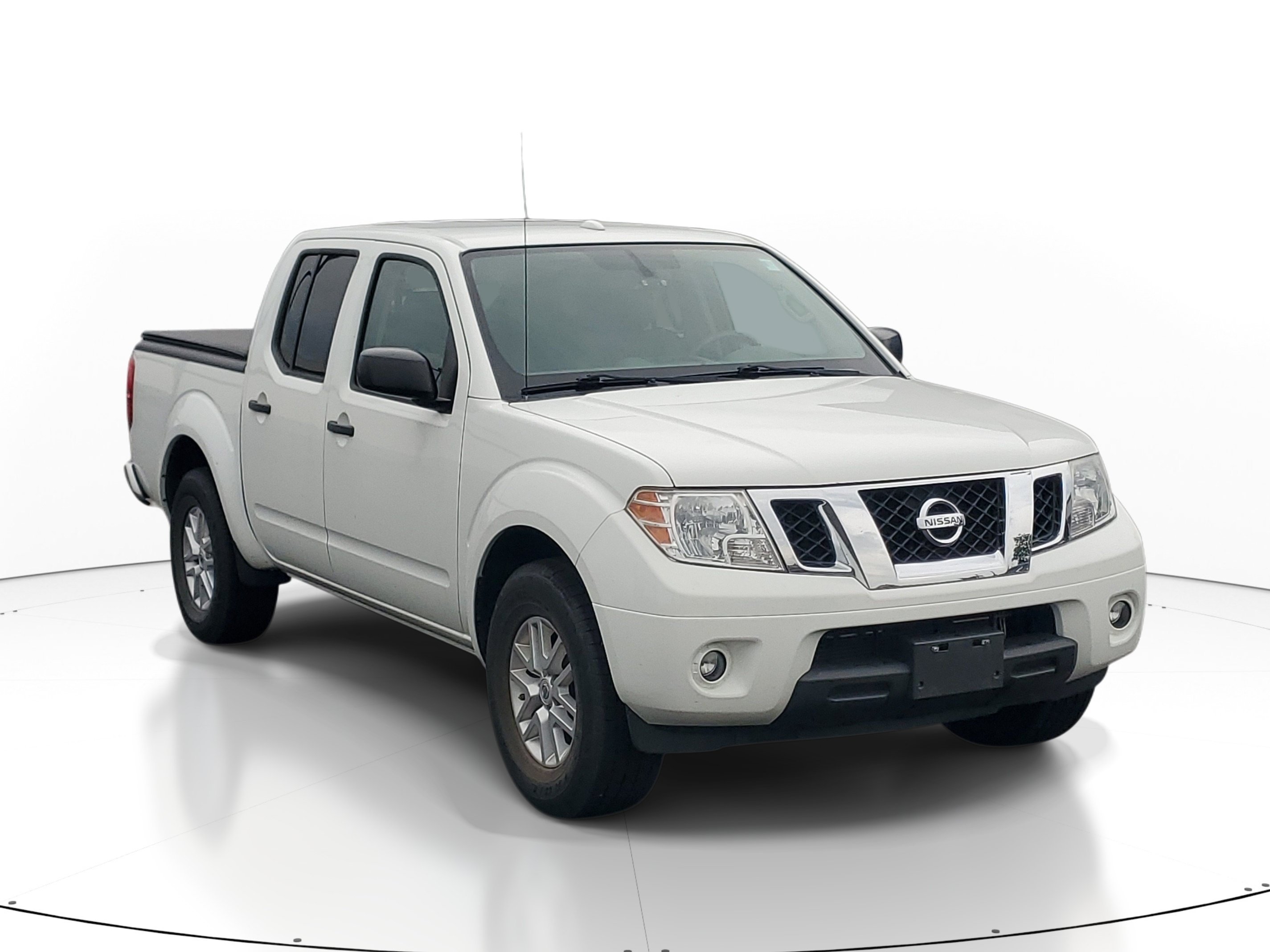 Used 2014 Glacier White Nissan SV image 1