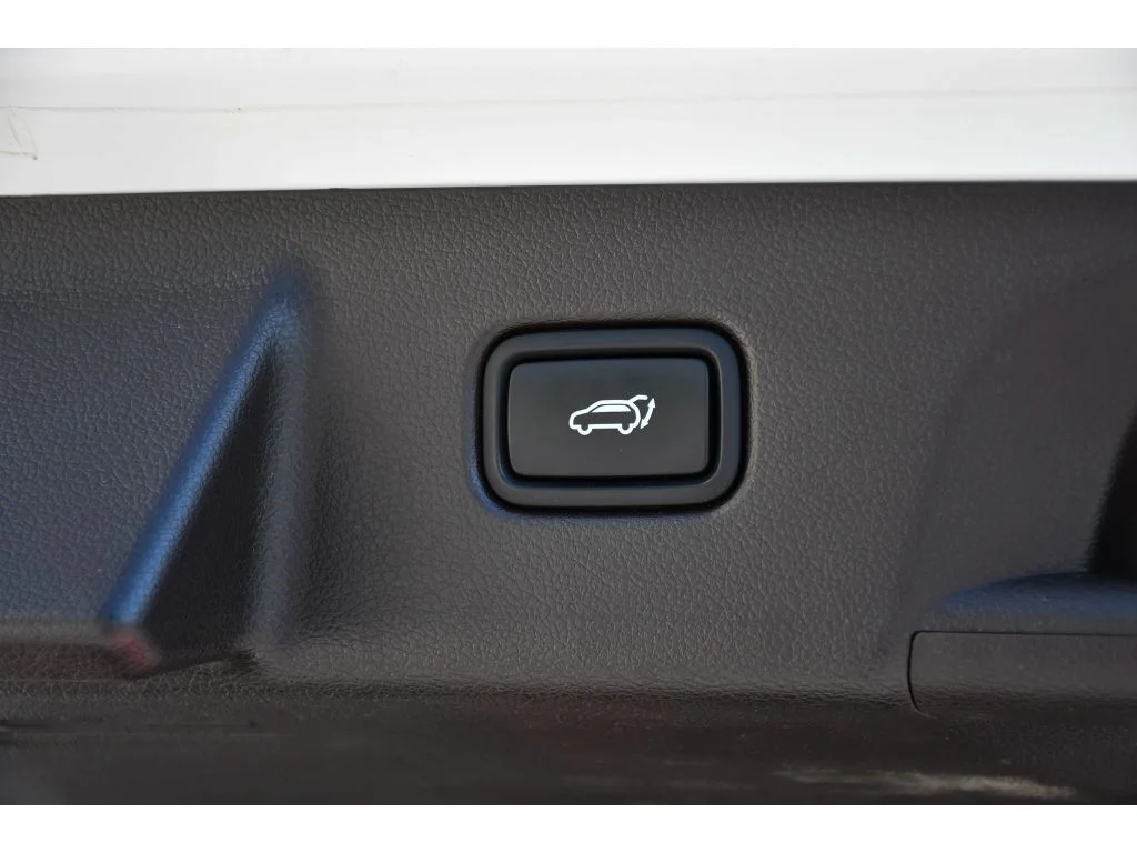 Used 2020 Hyper White Hyundai Limited image 24