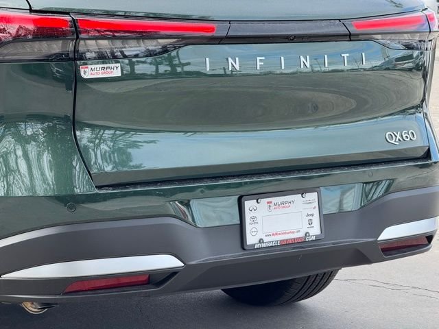 New 2026 DEEP EMERALD INFINITI Luxe FWD image 9