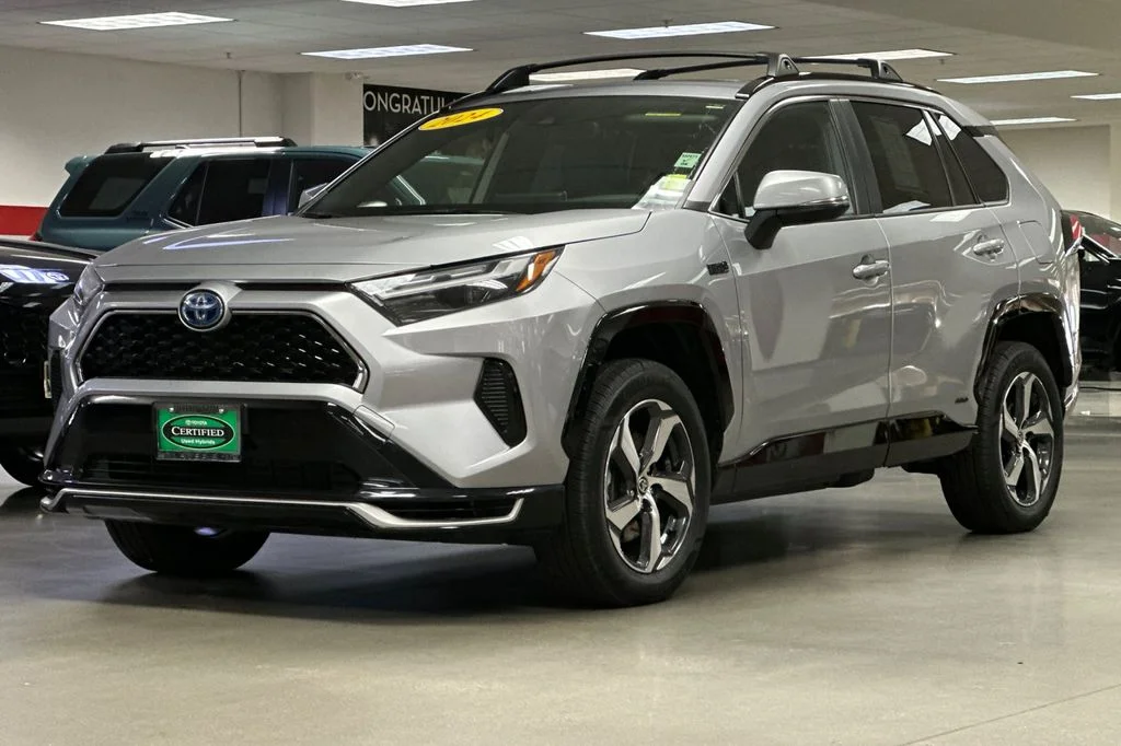 Certified Used 2024 Silver Toyota SE image 8