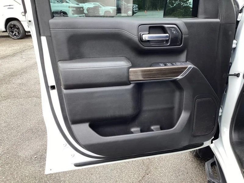 Used 2022 Summit White Chevrolet RST image 19
