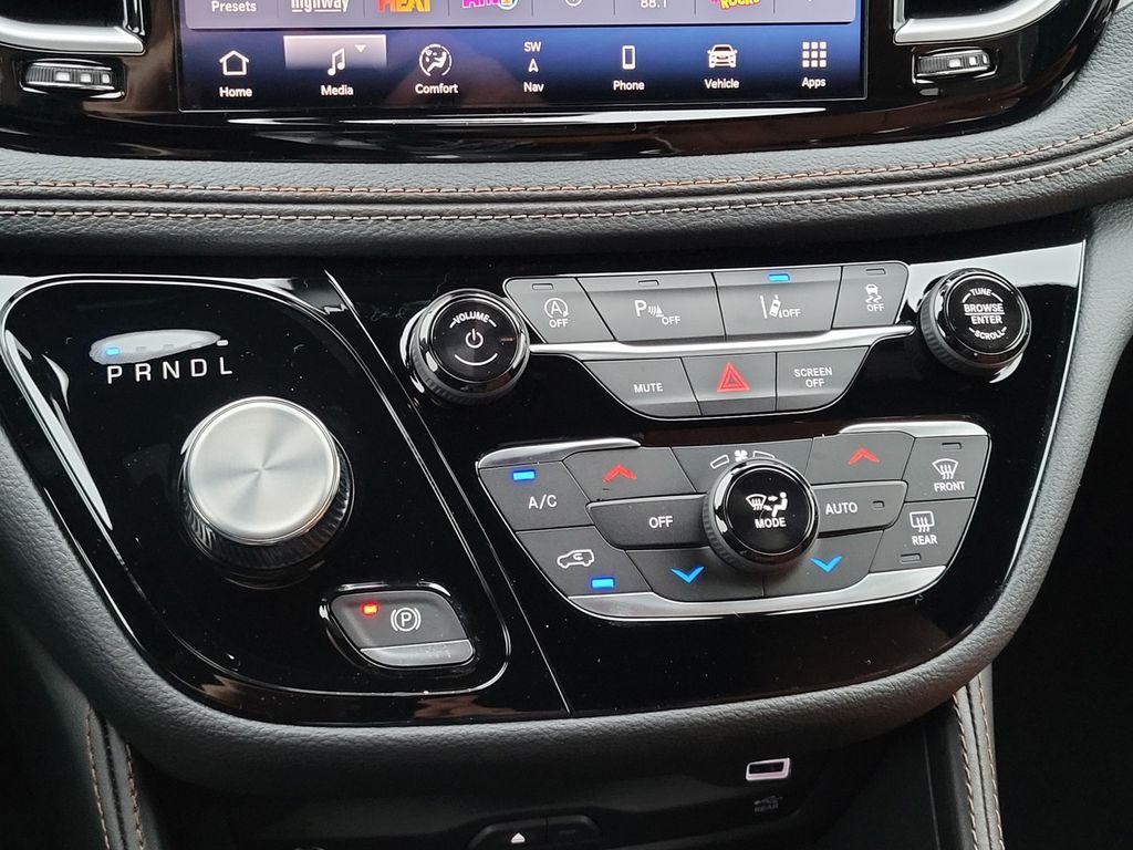 2026 Chrysler Pacifica Pinnacle - Photo 10