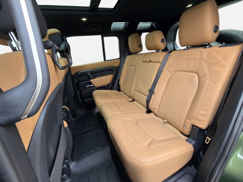 New 2026 Woolstone Green LAND ROVER X-Dynamic SE image 14