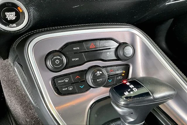 Used 2019 Black Dodge SXT image 23