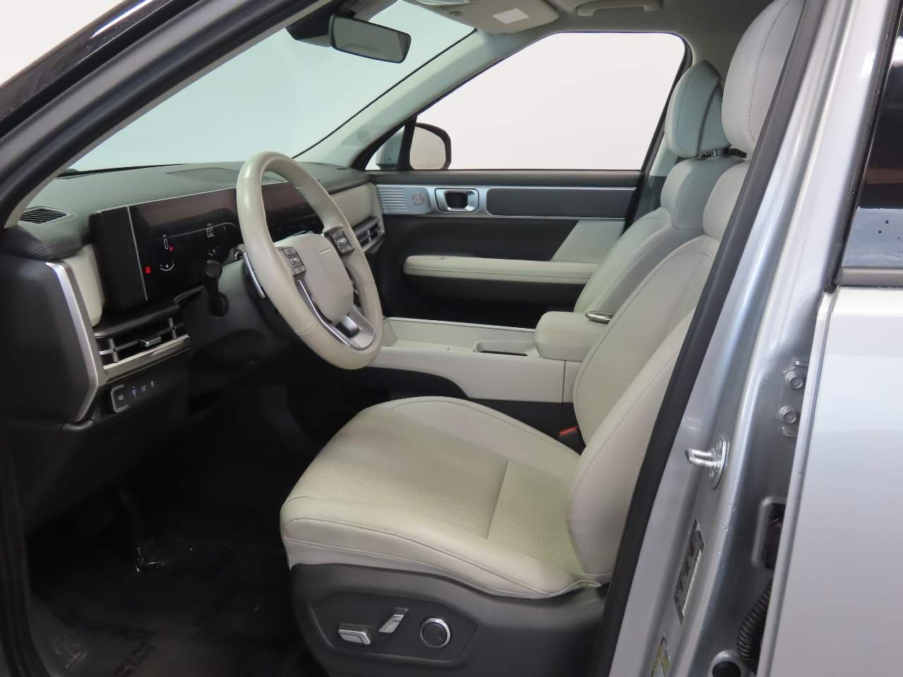 Certified Used 2025 Shimmering Silver Metallic Hyundai SEL image 16
